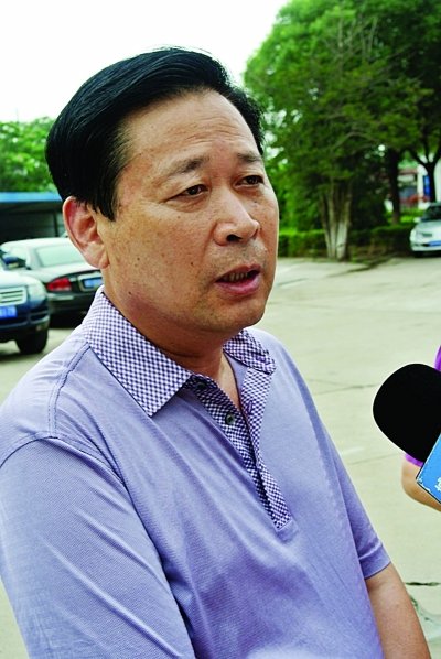 高富帅闯火海救10员工后死亡 每天伙食费仅12元