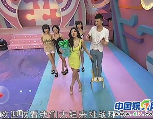 嫩模爆乳夹求似AV