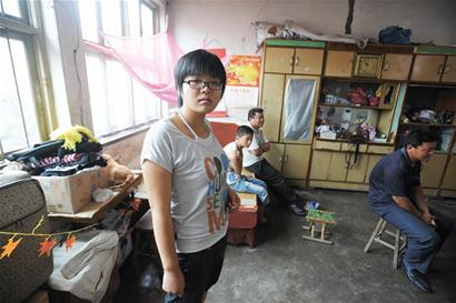 634分寒门学子无钱上学 午餐馒头配咸菜1天生活费5元