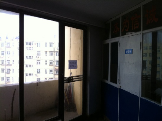 青岛智荣中学13岁少女被父母逼死