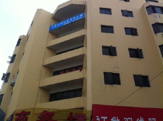 青岛智荣中学13岁少女被父母逼死