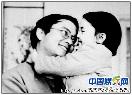 王刚28岁女儿惊艳艺术照曝光 王刚儿女双全晒幸福