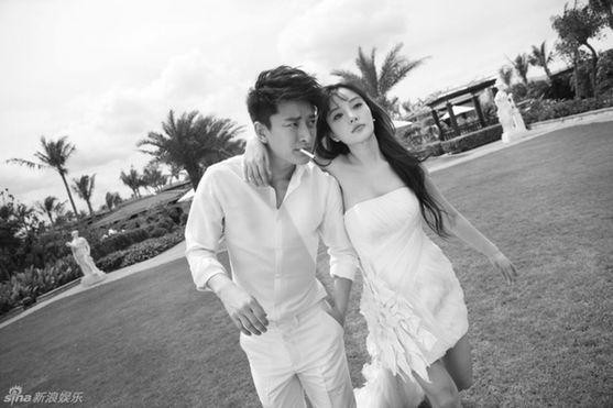 李小璐贾乃亮黑白婚纱照曝光