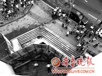 智荣中学13岁少女跳楼坠亡 冷血父母长期施暴
