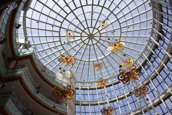 青岛最大单体购物中心开业