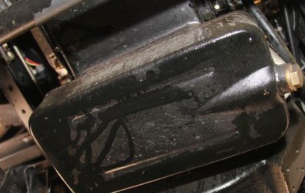 新换扬子校车又现发动机漏油 质量频现称正常