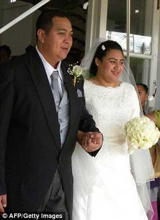 汤加王储不顾全国反对娶表妹 爱美人不爱江山