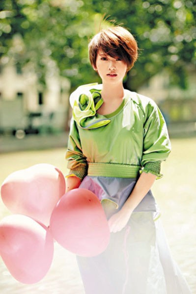 杨丞琳巴黎遇帅哥搭讪误认为是艳遇 自嘲身材未成年