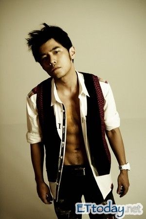 周杰伦秀八块腹肌 周杰伦秀八块腹肌