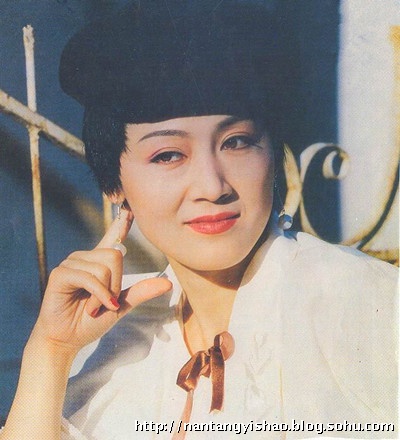 50岁王姬罕见青涩旧照曝光 50岁王姬罕见青涩旧照曝光