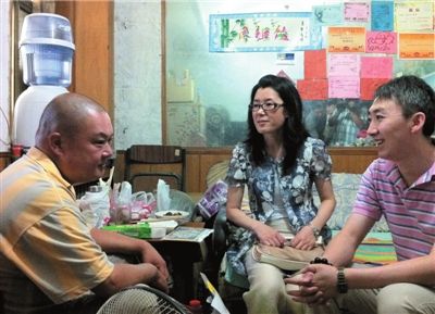 刻章救妻丈夫获好心人捐助病妻10年透析费