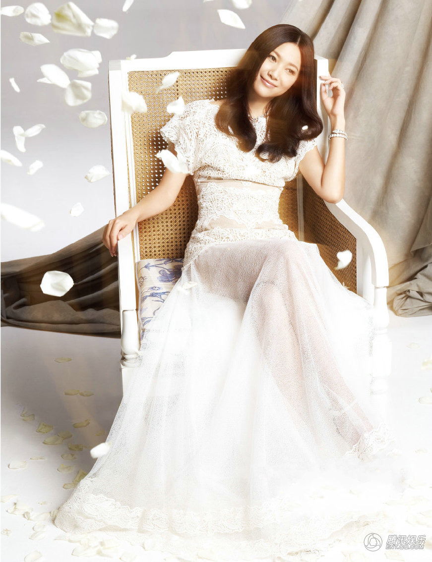 徐静蕾高清婚纱写真曝光 早前被传与黄立行结婚