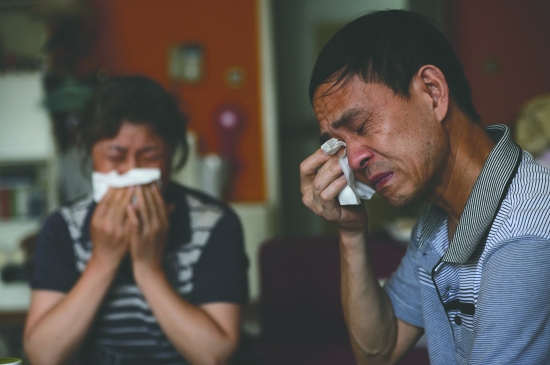罗洪玲父母提起女儿的婚姻悲剧，忍不住落泪