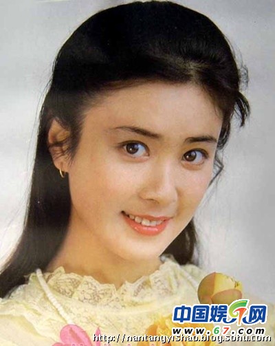 傅艺伟80年代青涩照曝光 妖艳演妲己无人超越