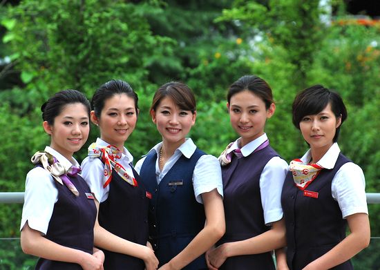 同样是制服诱惑,银行美女们穿出了与空