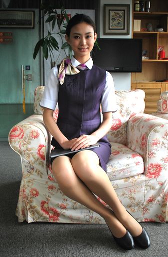同样是制服诱惑,银行美女们穿出了与空