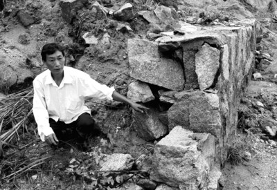 泥巴杂草充当水泥砂浆砌挡土墙