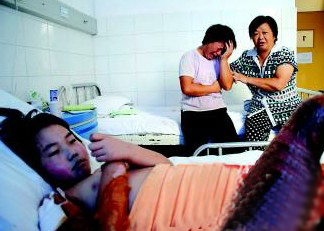 三无电动车行驶中电瓶冒火 8岁女童被烧伤