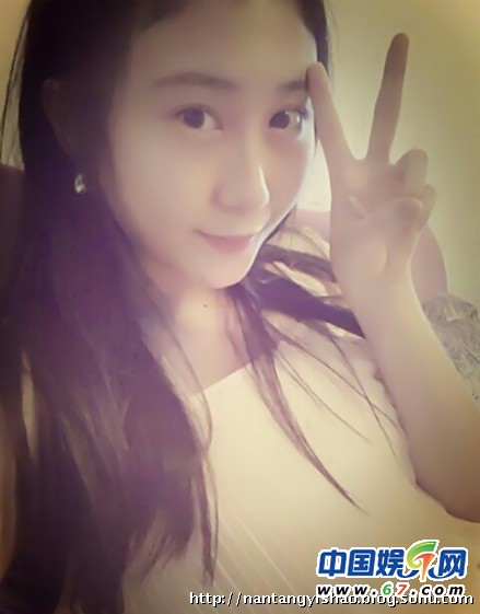 水均益19岁女儿近照曝光 父亲再婚疼爱依旧