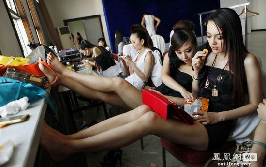 车模更衣室实拍香艳无边