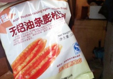 油条摊点油条精难禁 3元一包多吃或致脑残