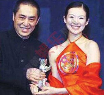 撒贝宁9999朵玫瑰求婚成功 章子怡允诺婚期将近