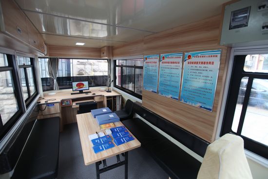 青岛街头现流动检察院 直接受理贪污受贿举报