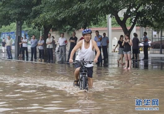 31年来最大长江洪峰过重庆