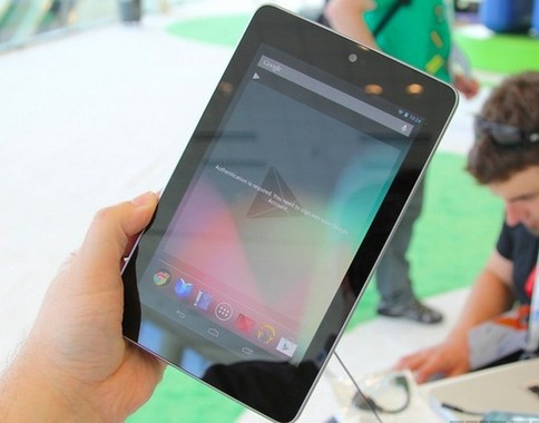 华硕代工Google Nexus瑕疵不断 屏幕松脱漏光