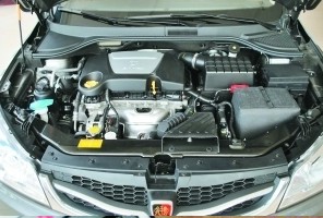 有车主投诉荣威350手动挡变速箱有异响，具体表现在怠速时中控台有“哒哒”的轻微异响，汽车启动后明显能听到“哒哒”声