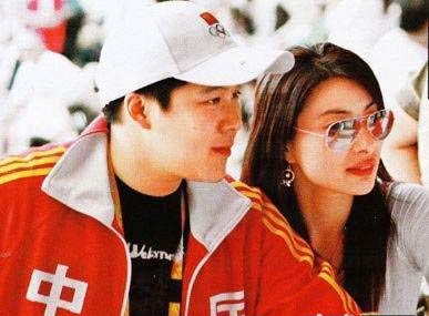 郭晶晶高调赴霍家大宅过夜 豪门阔太身份既定