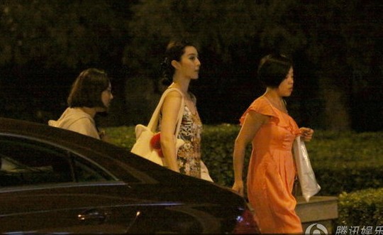 范冰冰夜宴众老总 年轻老板卖力讨好引猜疑