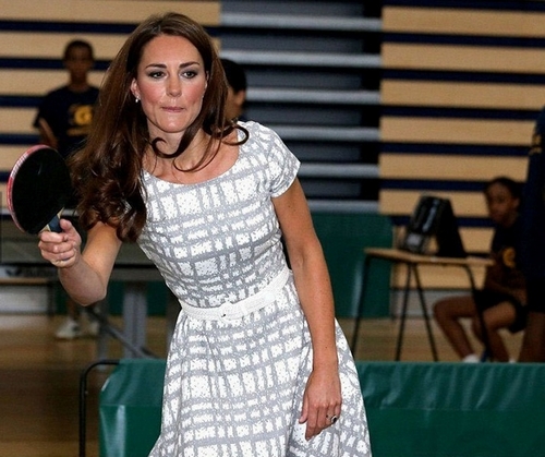 英王妃大秀乒乓足球柔道 堪称史上最有天赋全能王妃