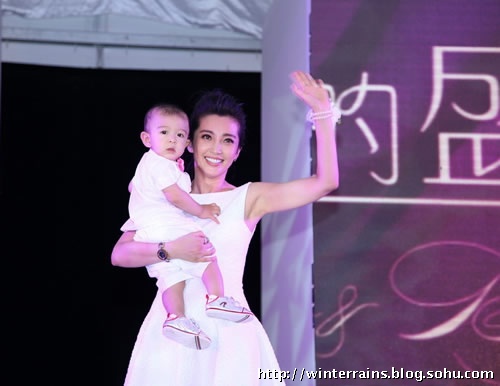 李冰冰与小外甥 李冰冰与小外甥