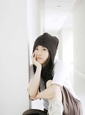 玉女歌手戴娆情史：传男友谢东与杨钰莹偷情被捉在床