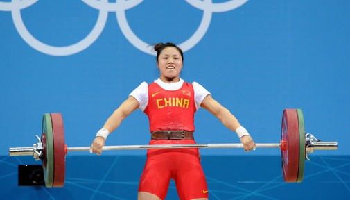 周俊3次试举失败无成绩 含泪避采访