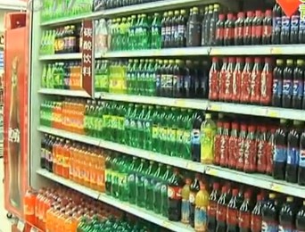 碳酸饮料致钙流失又致结石 小伙当水喝得肾结石