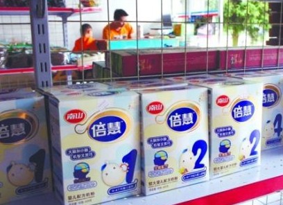 南山致癌奶粉被曝当地未下架 街头不少专卖店