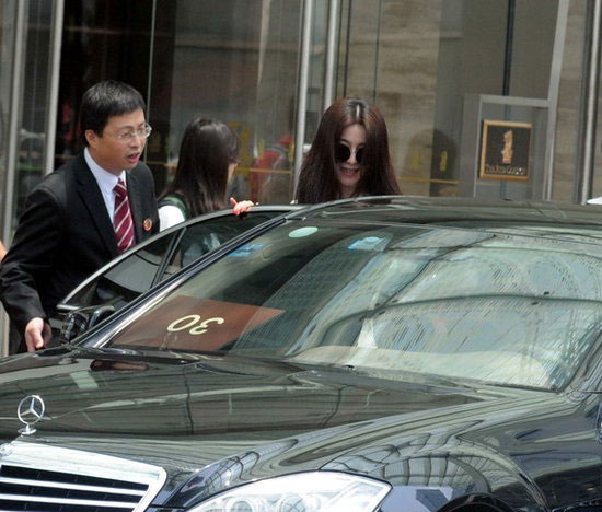 范冰冰王学圻前后脚现身