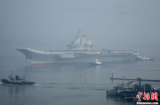 中国航母平台第九次海试破雾返航 历时25天