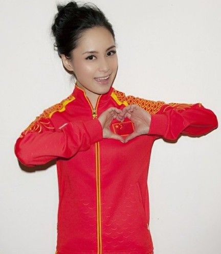 阿娇穿奥运领奖服秀美照