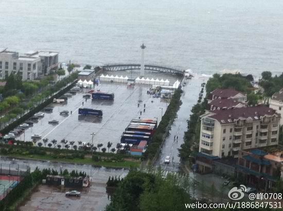 网友实拍台风达维影响下的青岛