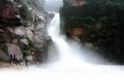 北九水处处飞瀑清凉宜人
