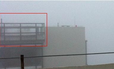 青岛业主霸占楼顶逃生道上锁 鲁商蓝岸国际变水帘洞