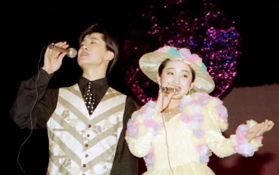 杨钰莹毛宁90年代演出旧照曝光