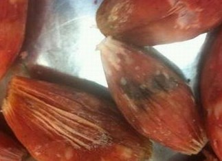 乐购售发霉腊肉 称30元以下商品不保证质量