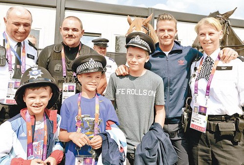 贝克汉姆带儿女看辣妹彩排