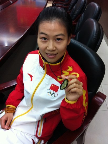 奥运首金得主易思玲清华报到 读工商管理
