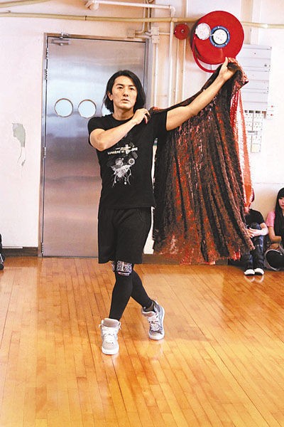 郑伊健被问女友回避