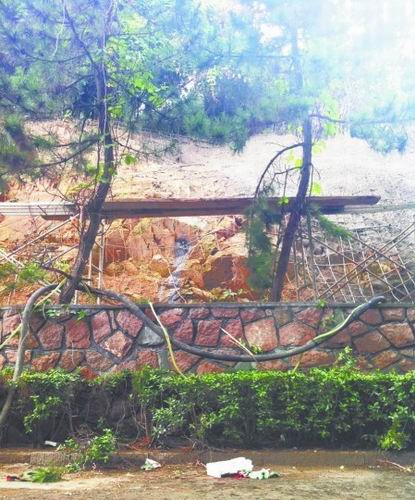 加固山体工人从5米高破摔下